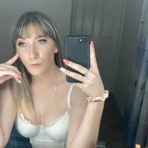 Meet your Posher, Holly